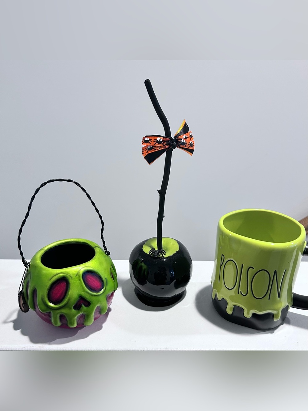 EVIL QUEEN HALLOWEEN DECOR SET